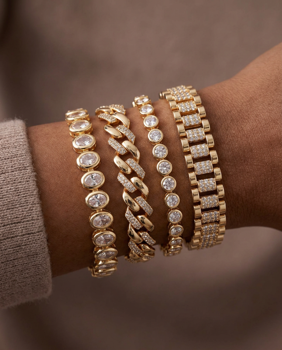 Close-up of the varied link patterns and faceted stones in Gold.