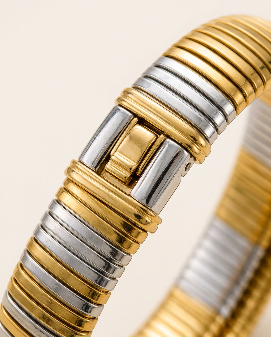 Close-up of the ribbed tubogas coils in silver.